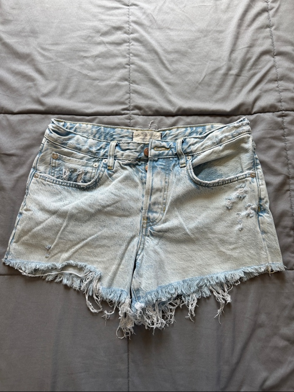 We The Free Light Wash Denim Frayed Hem Women's Shorts